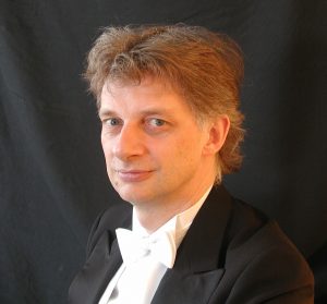 Portræt af dirigent Søren Kinch Hansen